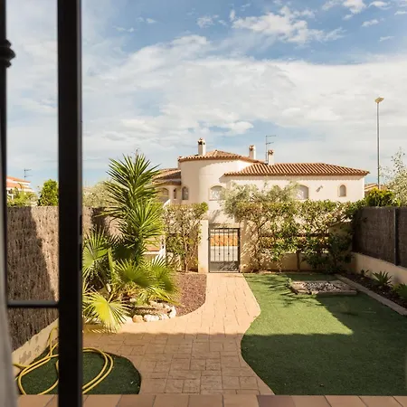 Llevant 3 Apartment *