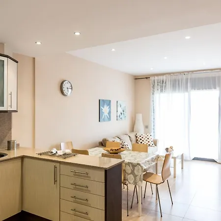 Llevant 3 Apartment *